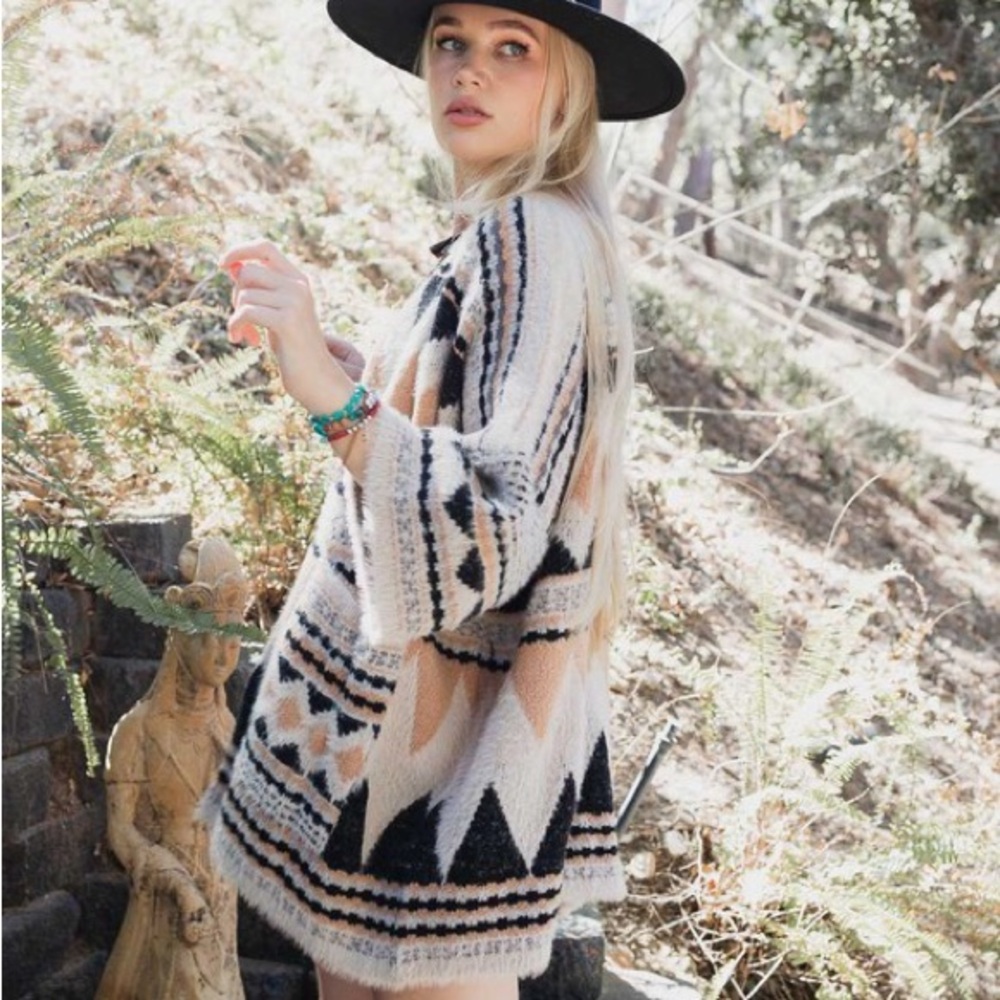 113. LAST 1! AZTEC TRIBAL PONCHO Cardigan sweater duster black tan multicolor - Picture 2 of 4